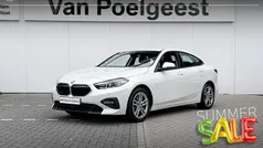 Mineralweiss metallic (wit metallic) Gebruikt 2021 BMW 218 Executive Coupé | € 24.900 (Goede deal)