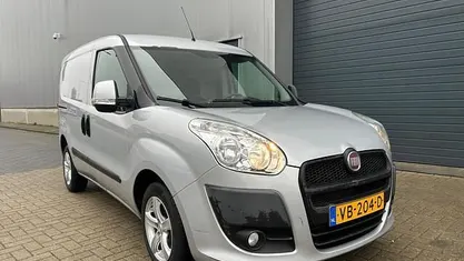 Grijs (metallic) Gebruikt 2013 Fiat Doblò MPV | € 2.999 (Eerlijke prijs)