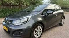 Grijs Gebruikt 2015 Kia Rio Hatchback | € 4.795 (Goede deal)