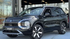 X47 black diamond (donker zwart) Nieuw 2025 Mitsubishi Outlander P-HEV Edition SUV | € 54.890 (Eerlijke prijs)