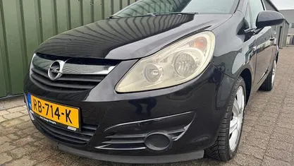 Zwart Gebruikt 2008 Opel Corsa Essentia Hatchback | € 1.499 (Eerlijke prijs)