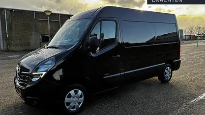 Zwart Gebruikt 2020 Opel Movano Van | € 17.950 (Goede deal)