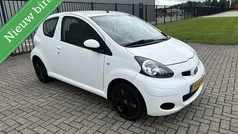 Wit Gebruikt 2011 Toyota Aygo Cool Hatchback | € 2.650 (Eerlijke prijs)