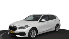 Wit, metallic lak Gebruikt 2021 BMW 118 Executive Hatchback | € 20.450 (Super prijs)