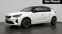 Wit Gebruikt 2023 Opel Corsa-e GS Line Hatchback | € 19.940 (Eerlijke prijs)
