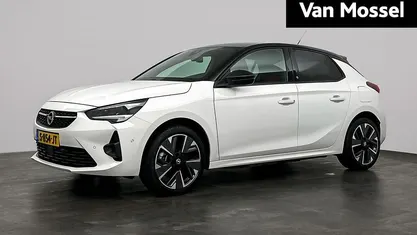 Wit Gebruikt 2023 Opel Corsa-e GS Line Hatchback | € 19.940 (Eerlijke prijs)