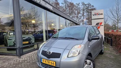 Grijs Gebruikt 2009 Toyota Yaris Terra Hatchback | € 3.850 (Eerlijke prijs)