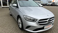 Zilver, metallic lak Gebruikt 2022 Mercedes B180 MPV | € 25.940 (Eerlijke prijs)