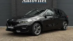 Zwart Gebruikt 2022 BMW 118 Sport Line Hatchback | € 22.445 (Goede deal)