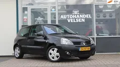 Gebruikt 2004 Renault Clio II Dynamique Hatchback | € 1.750 (Eerlijke prijs)