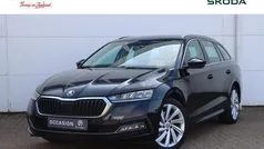 Zwart Gebruikt 2022 Skoda Octavia Style Stationwagen | € 23.950 (Eerlijke prijs)