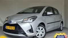 Grijs Gebruikt 2018 Toyota Yaris Hybrid Hatchback | € 15.400 (Eerlijke prijs)