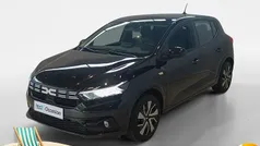 Noir nacré 676 (donker zwart) Gebruikt 2024 Dacia Sandero Expression Hatchback | € 18.395 (Eerlijke prijs)