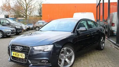 Blauw (metallic) Gebruikt 2013 Audi A5 Sportback Business Hatchback | € 12.950 (Eerlijke prijs)