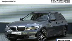 Grijs Gebruikt 2020 BMW 320 Sport Line Stationwagen | € 31.875 (Eerlijke prijs)