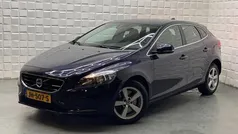 Blauw Gebruikt 2016 Volvo V40 Summum Stationwagen | € 13.499 (Eerlijke prijs)