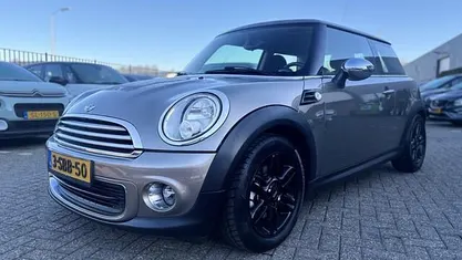Grijs (metallic) Gebruikt 2013 Mini ONE Hatchback | € 4.950 (Eerlijke prijs)