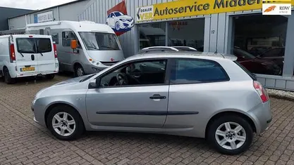 Occasion Fiat Stilo Young 95 PK (69 kW) 2005 Grijs Hatchback