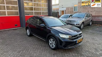 Zwart Gebruikt 2023 VW Taigo Life SUV | € 19.950 (Goede deal)
