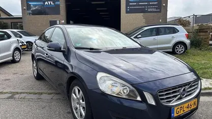 Blauw Gebruikt 2011 Volvo S60 Momentum Sedan | € 7.500 (Eerlijke prijs)