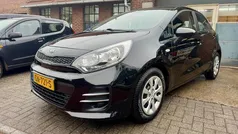 Zwart Gebruikt 2015 Kia Rio Comfort Hatchback | € 6.450 (Eerlijke prijs)
