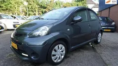 Grijs Gebruikt 2012 Toyota Aygo Hatchback | € 5.999 (Eerlijke prijs)