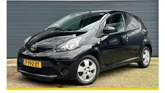Zwart (metallic) Gebruikt 2012 Toyota Aygo Hatchback | € 4.944 (Eerlijke prijs)