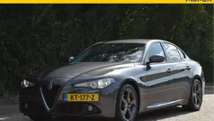 Grijs Gebruikt 2016 Alfa Romeo Giulia Super Sedan | € 21.955 (Eerlijke prijs)