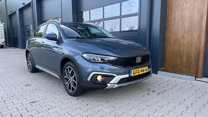 Grijs Gebruikt 2023 Fiat Tipo Cross Hatchback | € 19.990 (Eerlijke prijs)