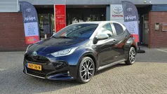 Zwart Gebruikt 2020 Toyota Yaris Hybrid Executive Hatchback | € 22.289 (Eerlijke prijs)