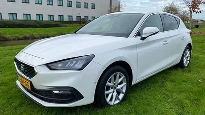 Wit Gebruikt 2020 Seat Leon Style Hatchback | € 13.749 (Eerlijke prijs)