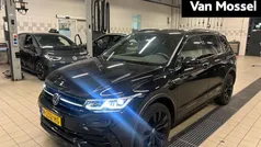 Zwart Gebruikt 2022 VW Tiguan R-line SUV | € 39.900 (Eerlijke prijs)