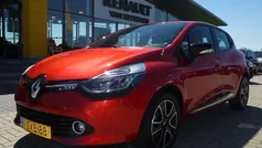 Rood parelmoer Gebruikt 2014 Renault Clio IV Expression Hatchback | € 7.450 (Eerlijke prijs)
