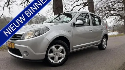 Occasion Dacia Sandero 75 PK (55 kW) 2010 Zilver Hatchback