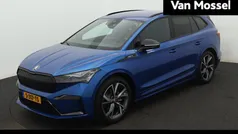 Blauw, metallic lak Gebruikt 2023 Skoda Enyaq iV SportLine SUV | € 34.900 (Eerlijke prijs)