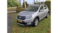Grijs Gebruikt 2014 Dacia Sandero Lauréate Hatchback | € 6.450 (Goede deal)