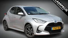 Grijs Gebruikt 2020 Toyota Yaris Hybrid Edition Hatchback | € 20.450 (Eerlijke prijs)