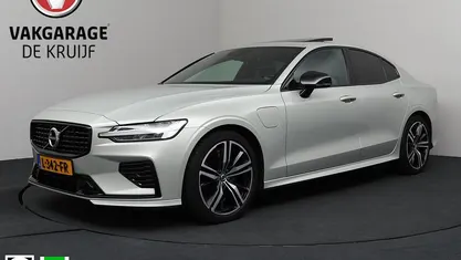 Grijs Gebruikt 2021 Volvo S60 R-Design Sedan | € 37.045 (Eerlijke prijs)