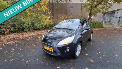 Zwart (metallic) Gebruikt 2009 Ford Ka Titanium Hatchback | € 2.299 (Eerlijke prijs)