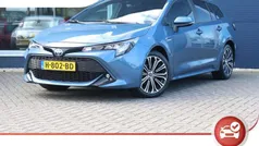 Blauw, metallic lak Gebruikt 2020 Toyota Corolla Stationwagen | € 21.900 (Eerlijke prijs)