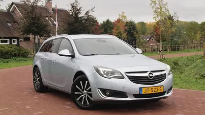 Grijs Gebruikt 2016 Opel Insignia Edition Stationwagen | € 11.490 (Eerlijke prijs)