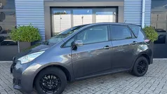 Grijs Gebruikt 2015 Toyota Verso-S Trend MPV | € 11.900 (Eerlijke prijs)
