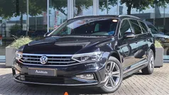 Zwart Gebruikt 2020 VW Passat R-line Stationwagen | € 26.400 (Eerlijke prijs)