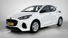 Wit Gebruikt 2024 Mazda 2 Center-Line Hatchback | € 23.335 (Eerlijke prijs)