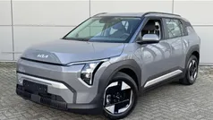 Grijs, metallic lak Nieuw 2025 Kia EV3 3 SUV | € 36.940 (Eerlijke prijs)