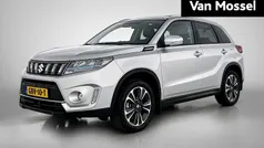Grijs Gebruikt 2023 Suzuki Vitara Style SUV | € 26.895 (Eerlijke prijs)