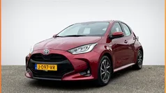 Rood Gebruikt 2020 Toyota Yaris Hybrid Hatchback | € 20.079 (Eerlijke prijs)