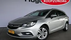Grijs Gebruikt 2017 Opel Astra Innovation Stationwagen | € 10.940 (Eerlijke prijs)