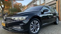 Zwart Gebruikt 2022 VW Passat Business Stationwagen | € 25.995 (Eerlijke prijs)