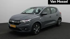 Grijs Gebruikt 2024 Dacia Sandero Expression Hatchback | € 19.935 (Eerlijke prijs)